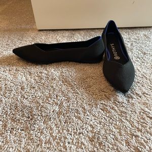 Black Rothy’s Flats